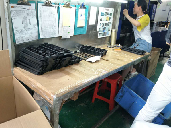 電腦機箱換氣隔板