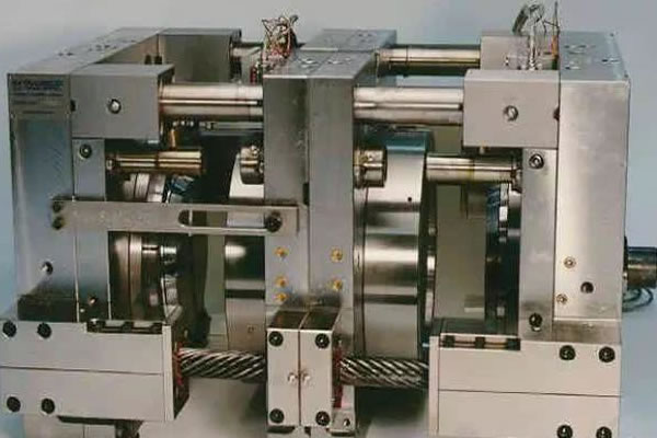 Damage reason of injection mould and classification of steel